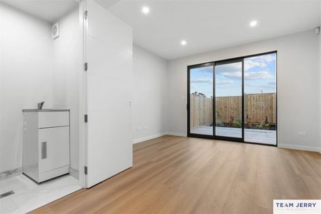 Photo of property in 13 Kuaha Road, Massey, Auckland, 0614