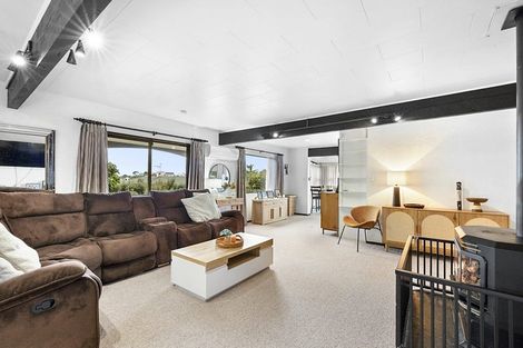 Photo of property in 14 Winstone Place, Highlands Park, New Plymouth, 4312