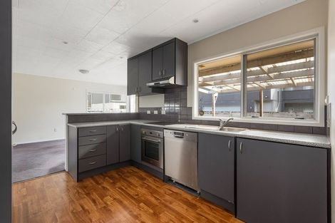 Photo of property in 15 Taikata Road, Te Atatu Peninsula, Auckland, 0610