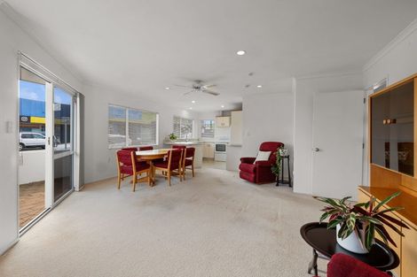 Photo of property in 1 Strandon Place, Strandon, New Plymouth, 4312