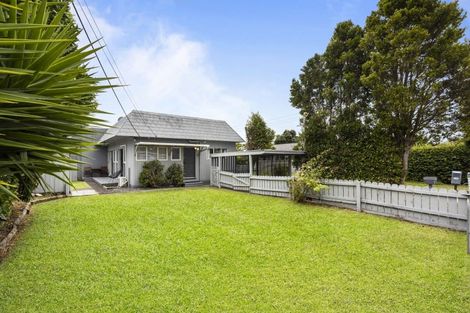 Photo of property in 1/2a Eskdale Road, Birkdale, Auckland, 0626
