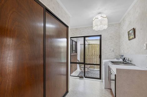 Photo of property in 9 Boulevard Drive, Merrilands, New Plymouth, 4312