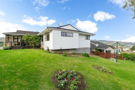 Photo of property in 87 Victory Crescent, Tawa, Wellington, 5028