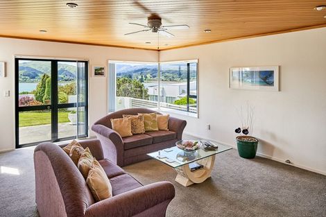 Photo of property in 30 Molyneux Close, Whitby, Porirua, 5024