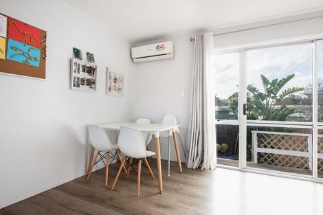 Photo of property in 4/72 Portage Road, New Lynn, Auckland, 0600