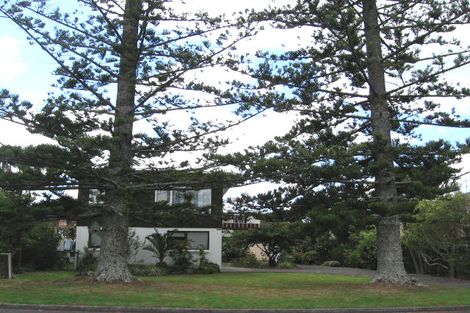 Photo of property in 3/29 Rangitoto Terrace, Milford, Auckland, 0620