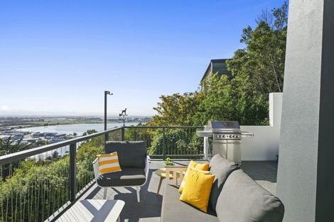 Photo of property in 8 Valley View, Mount Pleasant, Christchurch, 8081