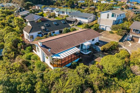 Photo of property in 22 Bushey Way, Maungaraki, Lower Hutt, 5010