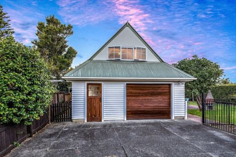 Photo of property in 6 Murray Road, Te Atatu Peninsula, Auckland, 0610