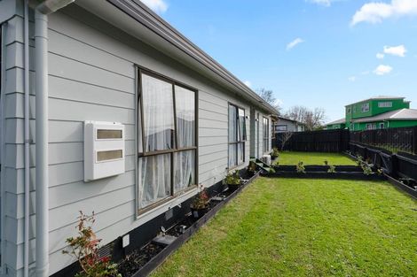 Photo of property in 1/11 Blackgate Place, Weymouth, Auckland, 2103