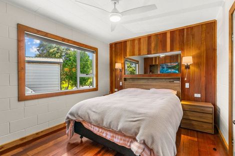 Photo of property in 8 Signal Station Road, Pouto, 0391