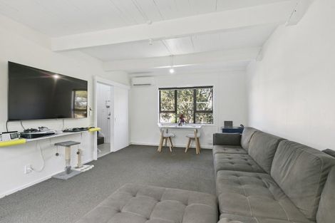 Photo of property in 118 Akaroa Drive, Maupuia, Wellington, 6022