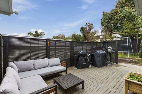 Photo of property in 2/19 Kenmure Avenue, Forrest Hill, Auckland, 0620