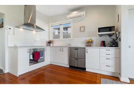 Photo of property in 58 Wilsons Road, Saint Martins, Christchurch, 8022