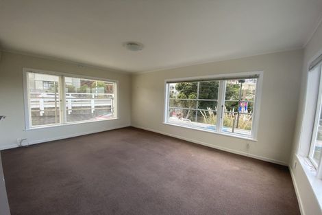 Photo of property in 2 Garden Road, Northland, Wellington, 6012