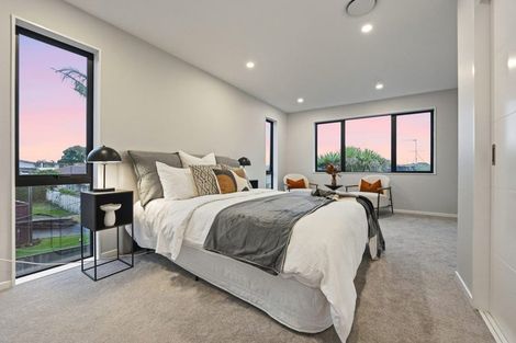 Photo of property in 8c Catalina Crescent, Forrest Hill, Auckland, 0620