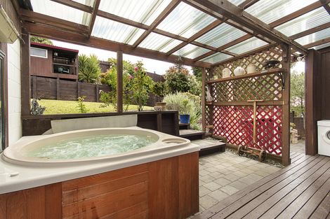 Photo of property in 10 Len Brown Place, Pukekohe, 2120