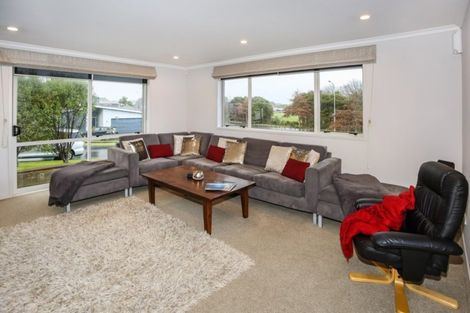 Photo of property in 2 Bob Craig Place, Pukekohe, 2120