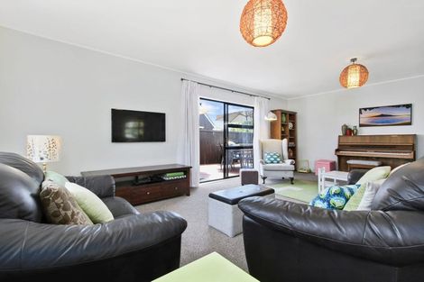 Photo of property in 1/26 Petrel Place, Massey, Auckland, 0614
