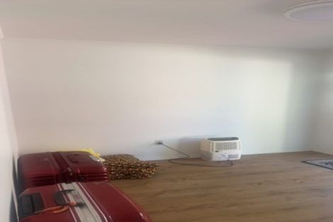 Photo of property in 22 Jenanne Place, Totara Vale, Auckland, 0629