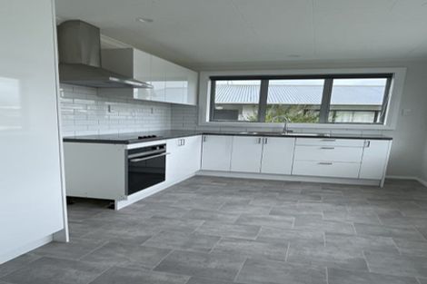 Photo of property in 102 Ryder Crescent, Levin, 5510