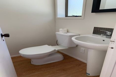 Photo of property in 2/6 Sonnenberg Way, Titirangi, Auckland, 0604