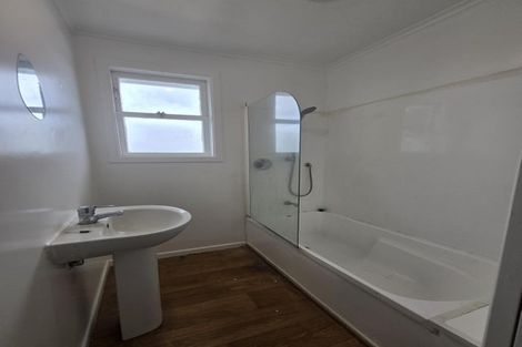 Photo of property in 3 Donovan Avenue, Massey, Auckland, 0614