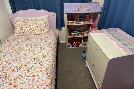 Photo of property in 72 Kenmore Street, Newlands, Wellington, 6037