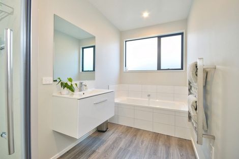 Photo of property in 14 Silver Street, Lower Shotover, Queenstown, 9304