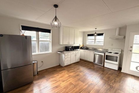 Photo of property in 25 Mokau Place, Terrace End, Palmerston North, 4410