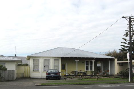 Photo of property in 24 Omata Road, Marfell, New Plymouth, 4310