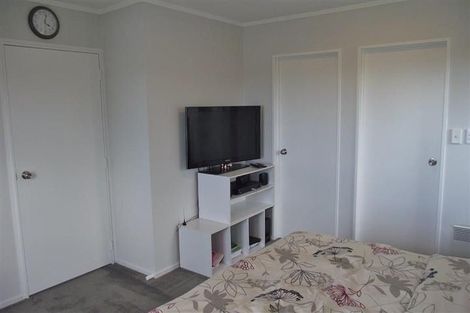 Photo of property in 10 Mcclintock Road, Massey, Auckland, 0614