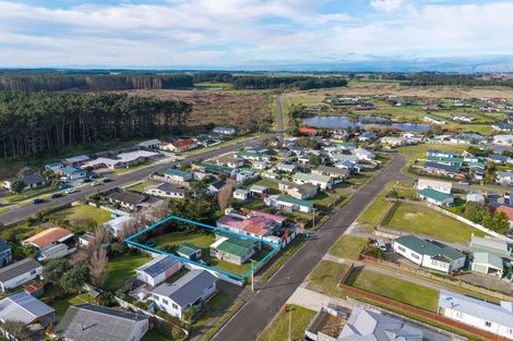 Photo of property in 9 Hennessy Street West, Foxton Beach, Foxton, 4815