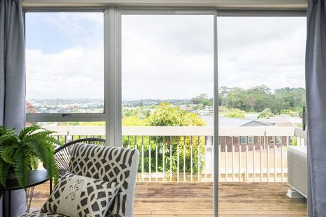 Photo of property in 2/218 East Coast Road, Forrest Hill, Auckland, 0620