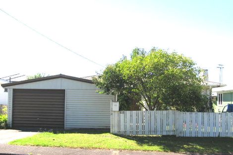 Photo of property in 10 Cron Avenue, Te Atatu South, Auckland, 0610