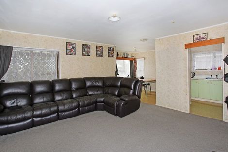 Photo of property in 17 Pukeroa Place, Papakura, 2110