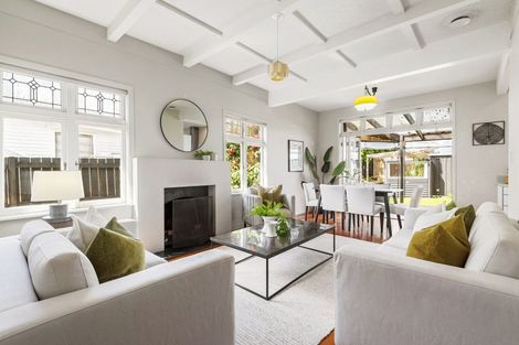 Photo of property in 72 Eversleigh Road, Belmont, Auckland, 0622