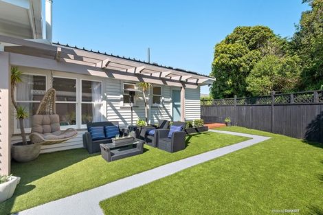 Photo of property in 15b Waru Street, Khandallah, Wellington, 6035