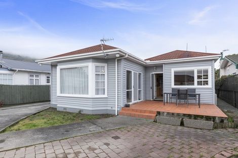 Photo of property in 23 Saint Ronans Avenue, Waterloo, Lower Hutt, 5011