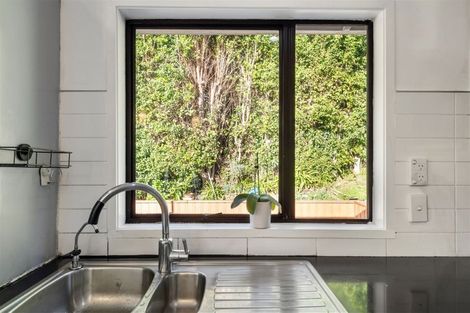 Photo of property in 9 Honeysuckle Lane, Mairangi Bay, Auckland, 0630