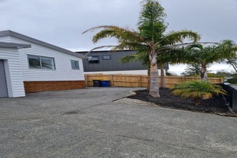 Photo of property in 43 Renata Crescent, Te Atatu Peninsula, Auckland, 0610