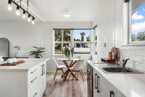 Photo of property in 55 Larnoch Road, Henderson, Auckland, 0610