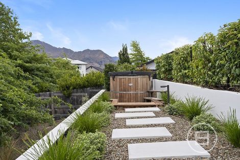 Photo of property in 34 Minaret Ridge, Wanaka, 9305