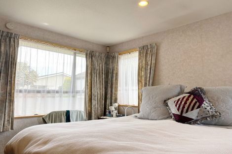 Photo of property in 32 Bowen Street, Upper Riccarton, Christchurch, 8041