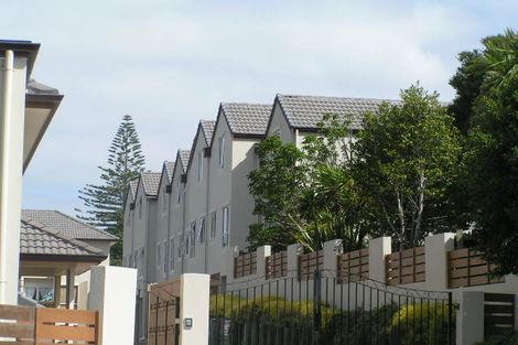 Photo of property in 6/57 Gladstone Road, Northcote, Auckland, 0627