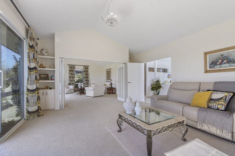Photo of property in 72 Oakgrove Drive, Rangiora, 7400