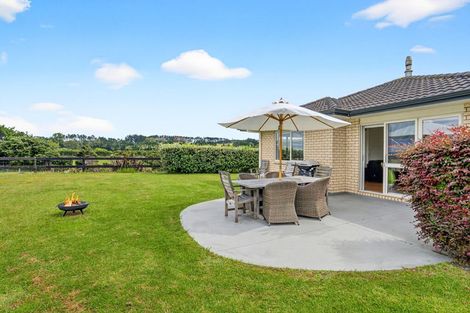 Photo of property in 1014 South Head Road, South Head, Helensville, 0874