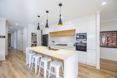 Photo of property in 3 Vintry Drive, Kumeu, 0810