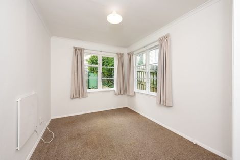 Photo of property in 20 Miles Crescent, Newlands, Wellington, 6037