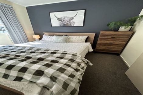 Photo of property in 2/12 Gradwell Place, Two Mile Bay, Taupo, 3330